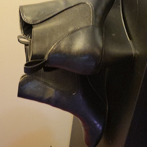 Shoes - Picture 2 of 3